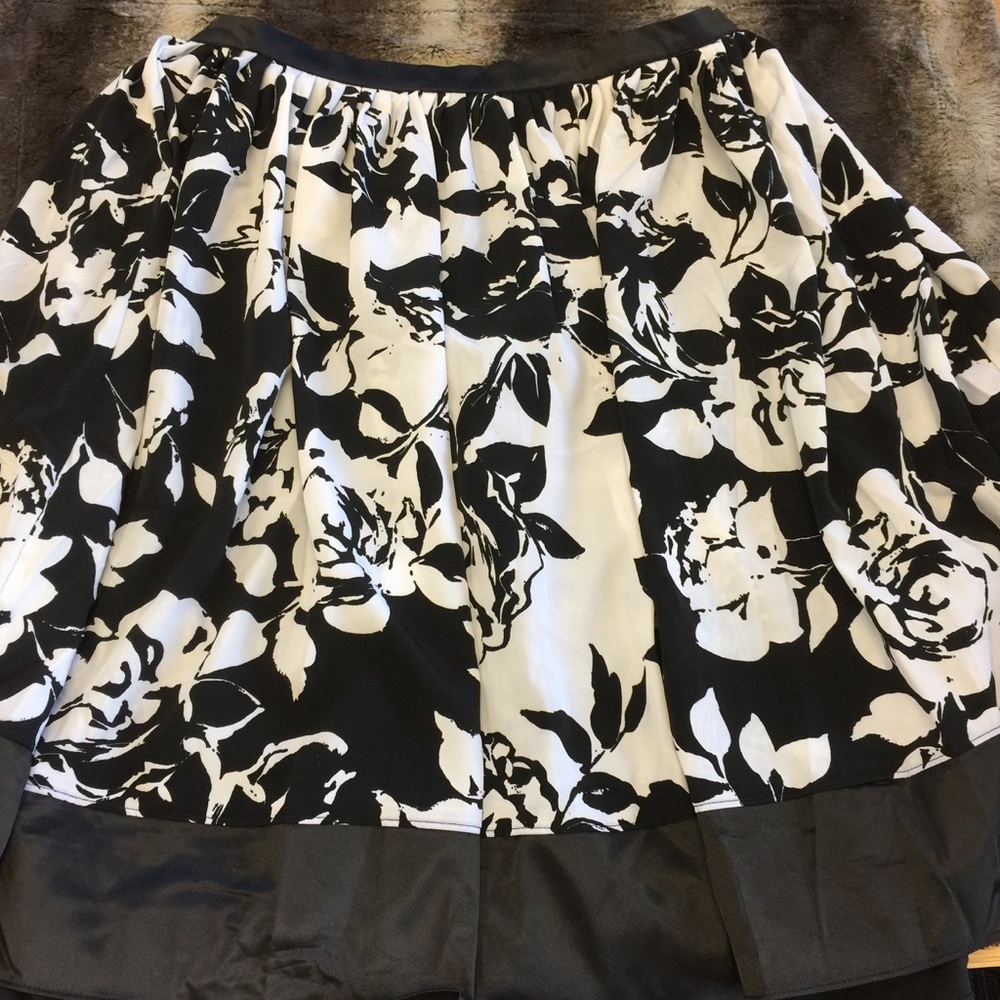 NWT Spiegel Black and white a line skirt w slip